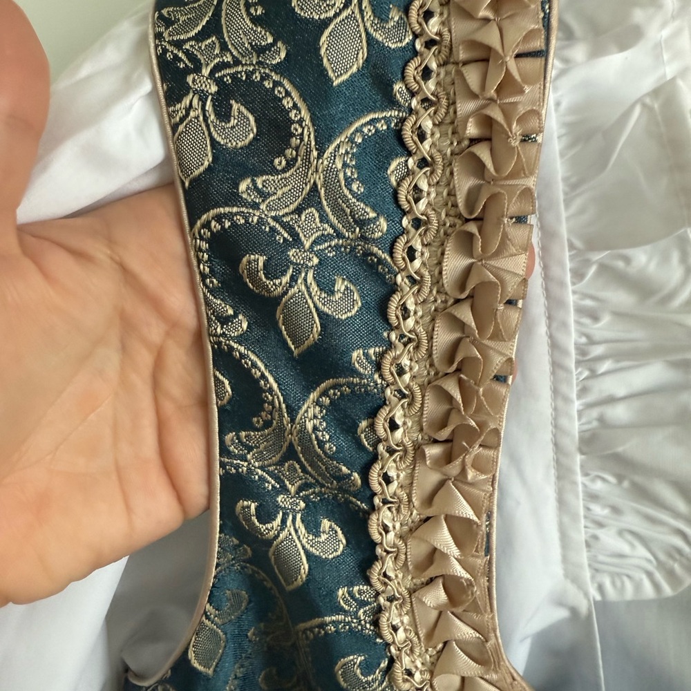 Traditional Dirndl Dress for Octoberfest - Picture 12 of 16